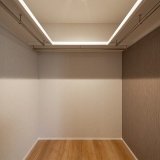 2帖のウォークインクローゼットには季節ものなどを仕舞えます♪