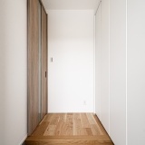 壁一面をシューズクロークとして使える収納量なのでスッキリ玄関を実現します♪