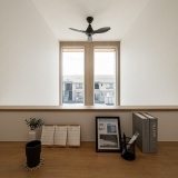 2階のカウンタースペースでは、趣味やワークスペースを共有できます。吹抜の窓も開放感があり、とても明るい空間になります。