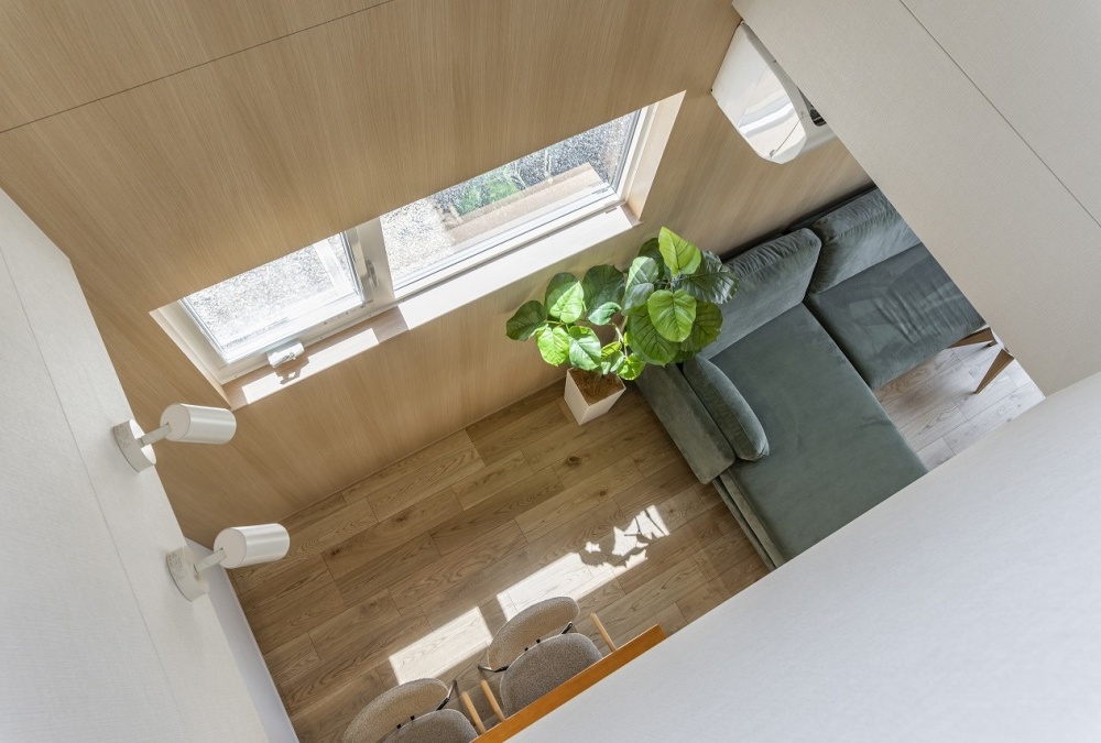 吹抜から南側からの陽光が落ちてくるため、家全体が優しい光に包まれます♪