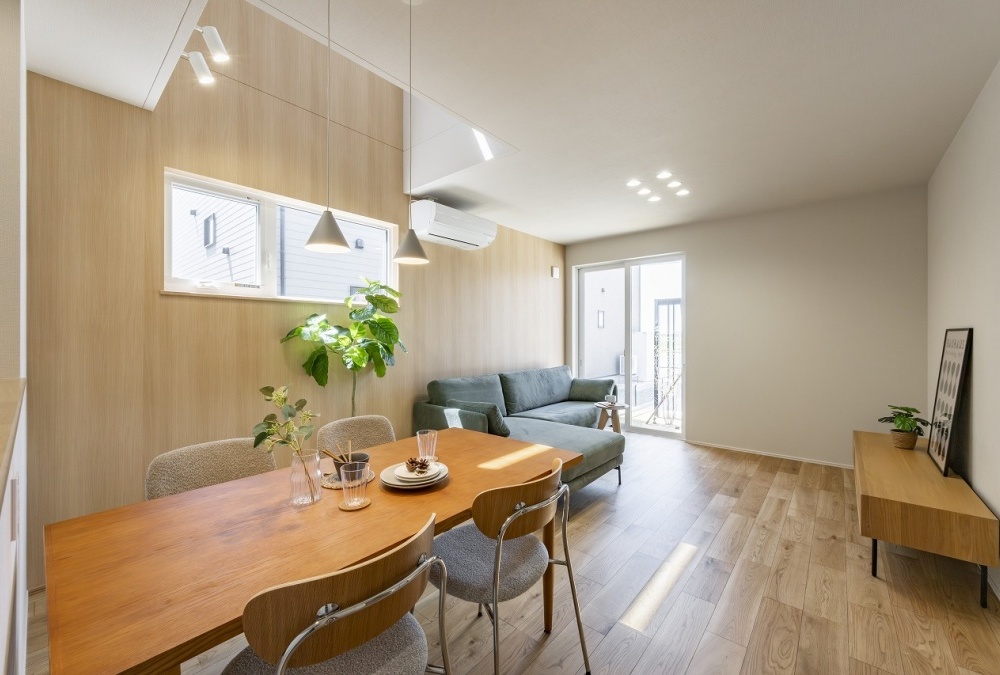 吹抜と天井高が2.5mの設計により帖数以上の開放感を感じられます♪