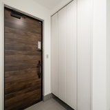 玄関横のにシューズクロークは、フロアから靴の出入れが可能です。