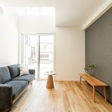 LDKは18.0帖の大空間で、天井高も2.5mのため圧迫感なく過ごせます。さらに吹抜があることでLDKがより明るく、帖数以上の開放感を感じられます。