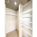一部可動棚収納があり大変便利です。