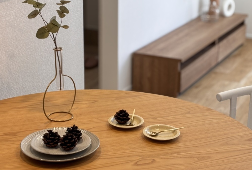 リビングに合わせた、明るい色のインテリアを置くことによってナチュラルな雰囲気に♪