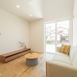 LDKは17.0帖の大空間で、天井高も2.5mのため圧迫感なく過ごせます。さらに吹抜があることでLDKがより明るく、帖数以上の開放感を感じられます♪