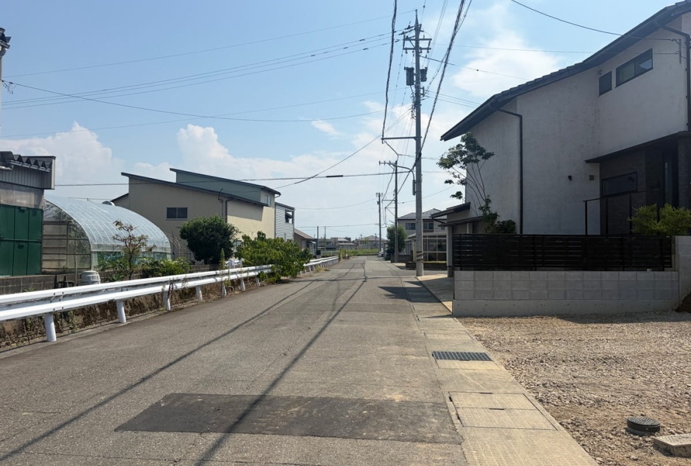 東側道路