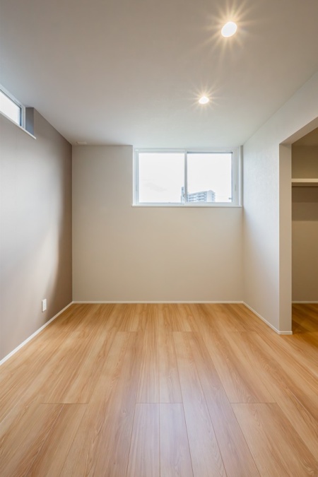 落ち着いた雰囲気の寝室には3帖のウォークインクローゼットを完備しています。