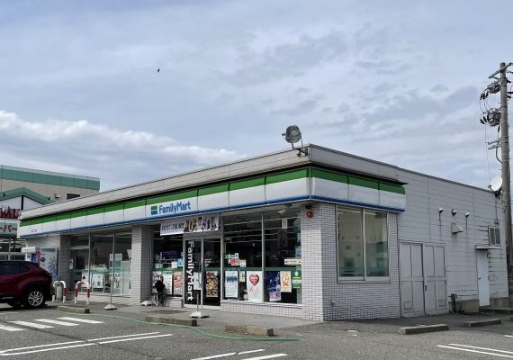 ファミリーマート金沢二万堂店