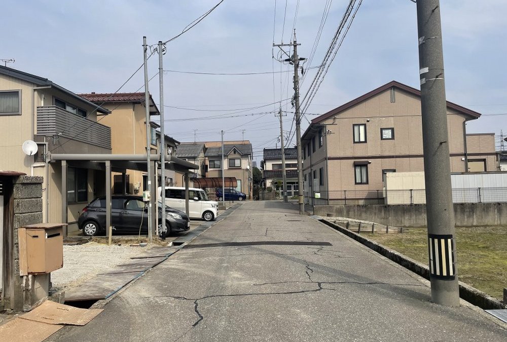 前面道路（西側から撮影）幅員：6.14ｍ　間口：7.01ｍ