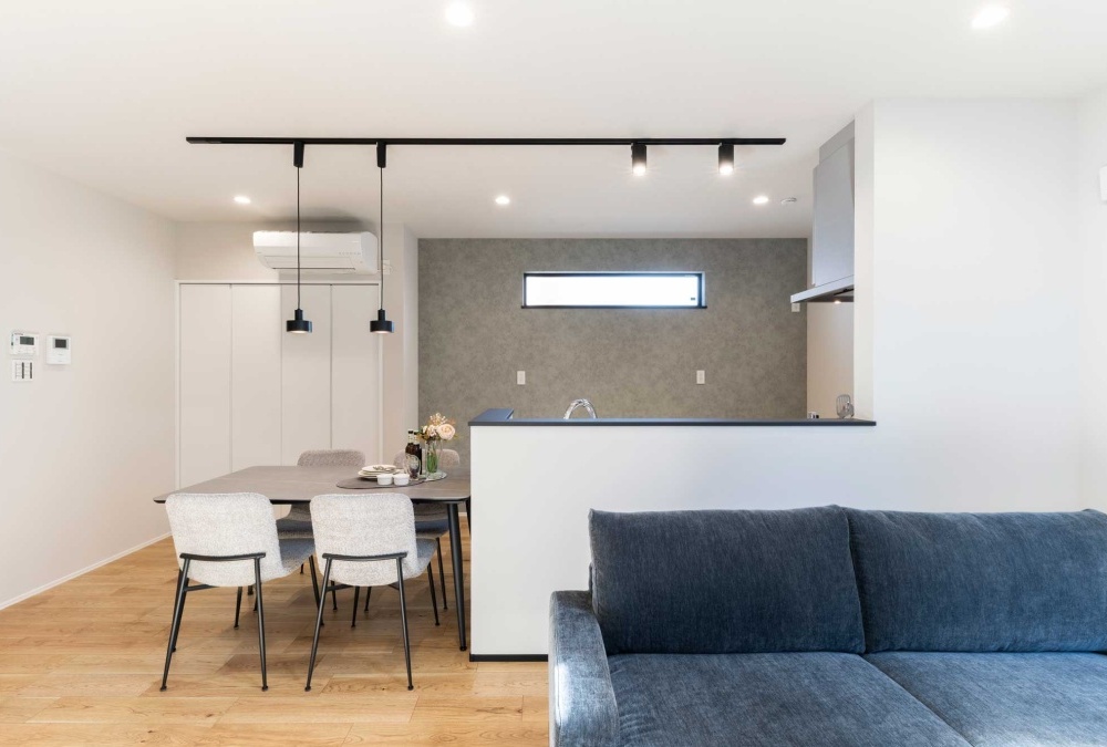 キッチン＆ダイニング横並びで食事の配膳や片付けもスムーズ。