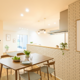 ダイニングでは、対面式キッチンの為、家族と楽しく対話しながら料理をすることが出来ます♪