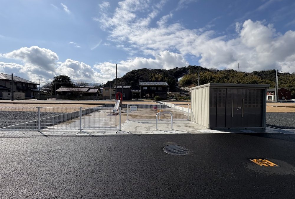 公園とゴミステーションが横の便利な立地です♪