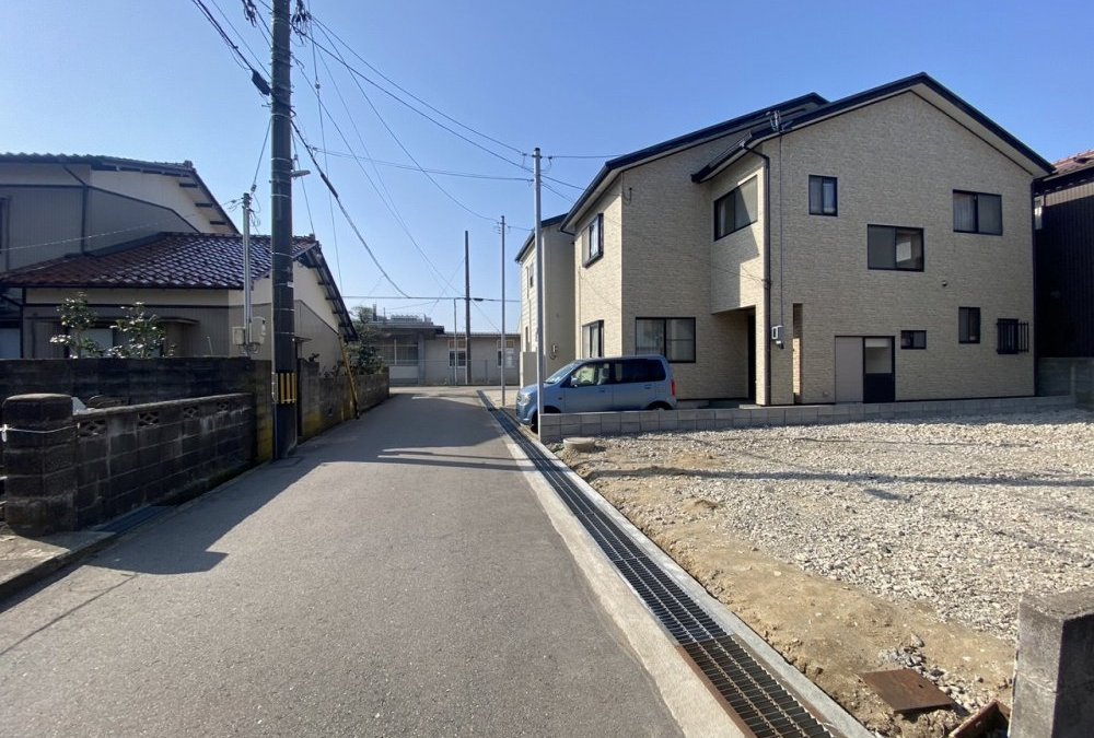 東側前面道路（北側から撮影）幅員：4.6ｍ　間口：7.25ｍ