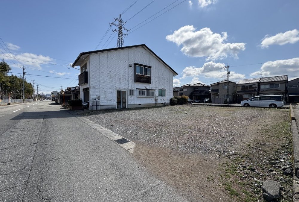 前面道路含む現地写真（西側から）