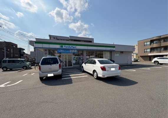 ファミリーマート二の宮4丁目店