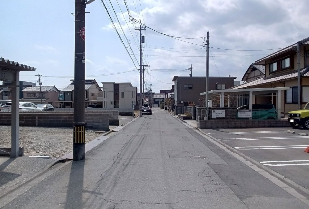 前面道路（北側から撮影）