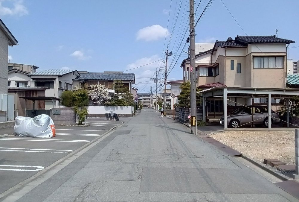 前面道路（南側から撮影）