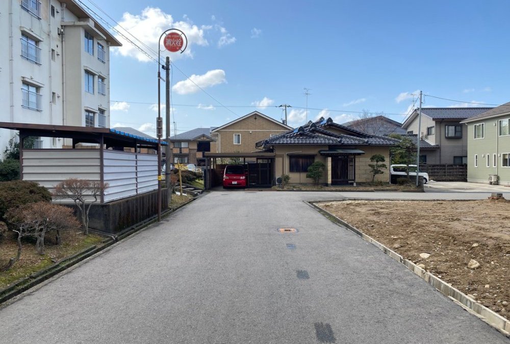 南側前面道路：幅員6.06ｍ（東側から撮影）