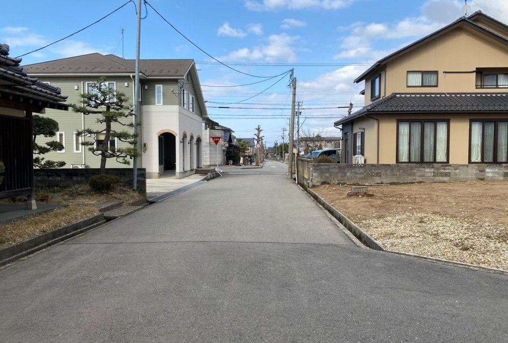 西側前面道路：幅員5.99m（南側から撮影）