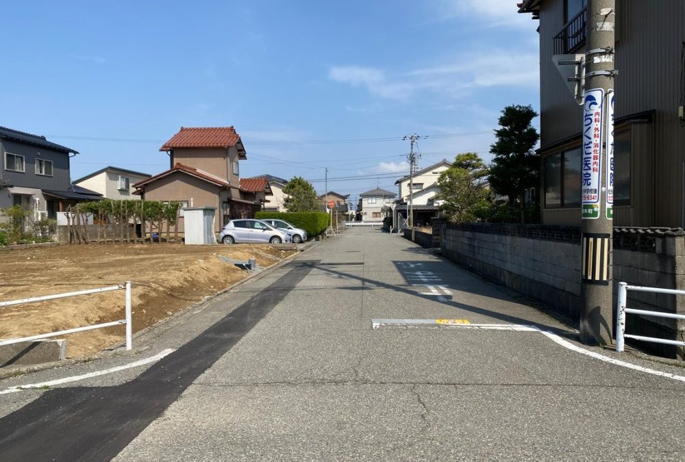 南側前面道路：幅員6.65m（西側から撮影）