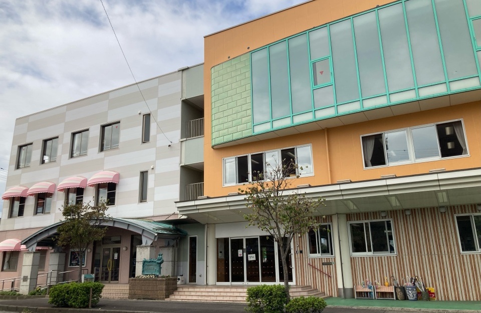 保育施設・小学校が約600mで安心の立地。