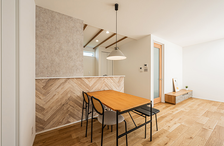 天井の格子が描く、上質な空間