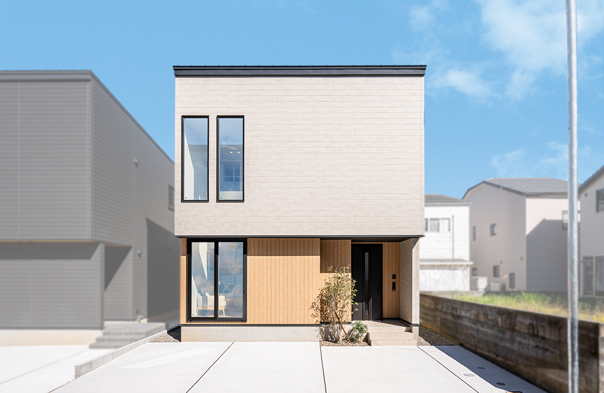 タイル調の存在感と、木目のやさしさが織りなす外観デザイン