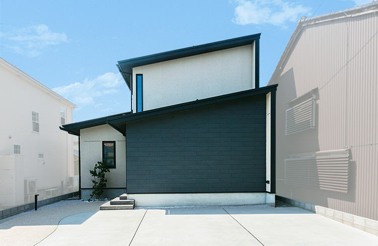 LAP-WALLと吹付材の素材がそれぞれ築く上質な住まい