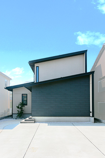 LAP-WALLと吹付材の素材がそれぞれ築く上質な住まい