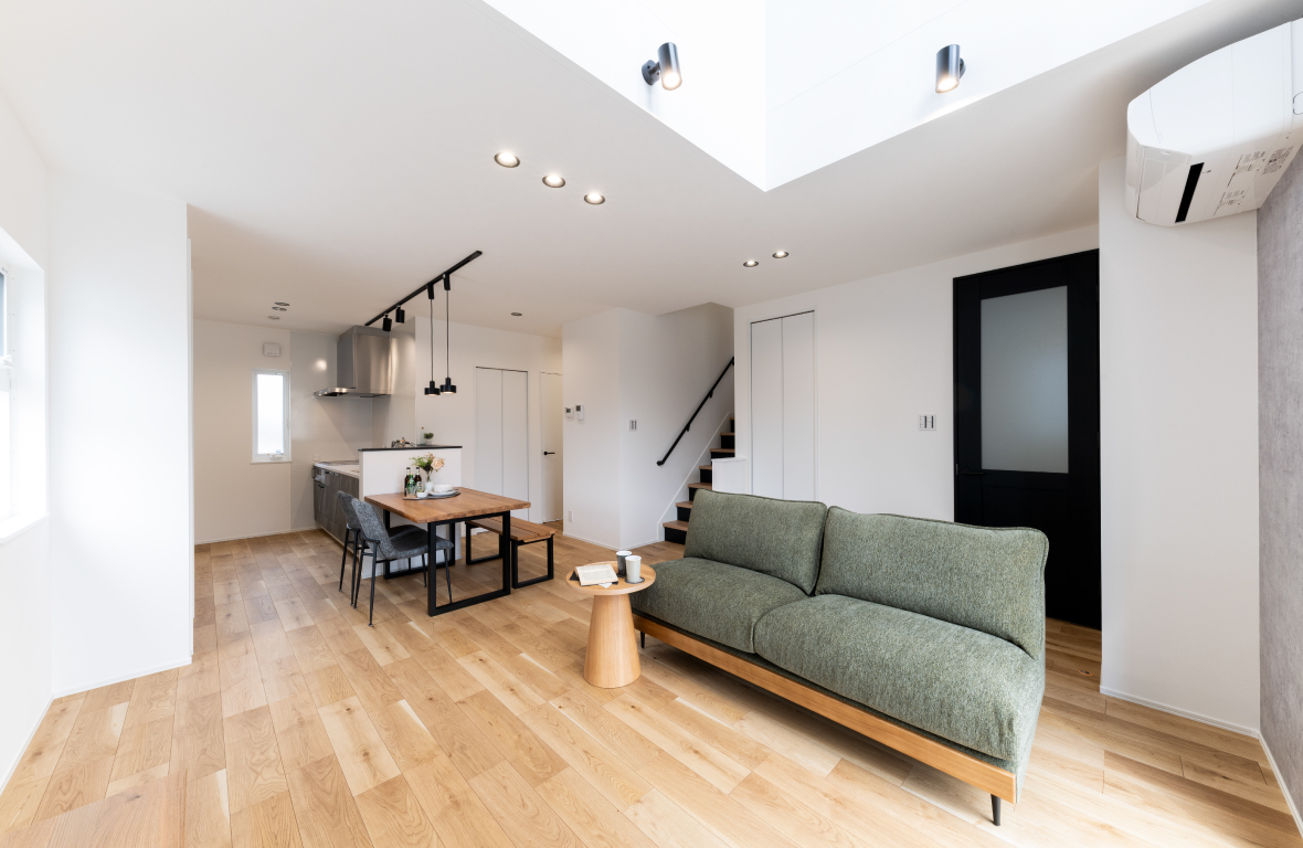 穏やかな時間に映える、黒のアクセント。｜分譲住宅施工事例｜富山県富山市