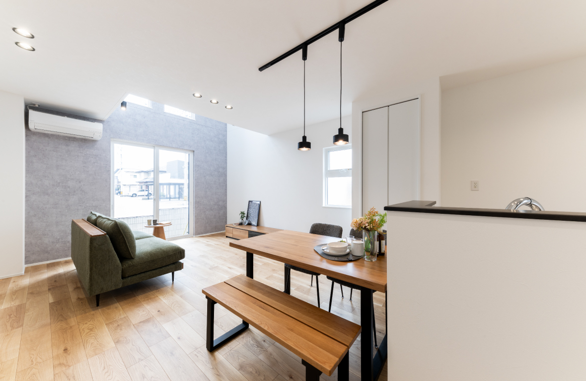 穏やかな時間に映える、黒のアクセント。｜分譲住宅施工事例｜富山県富山市