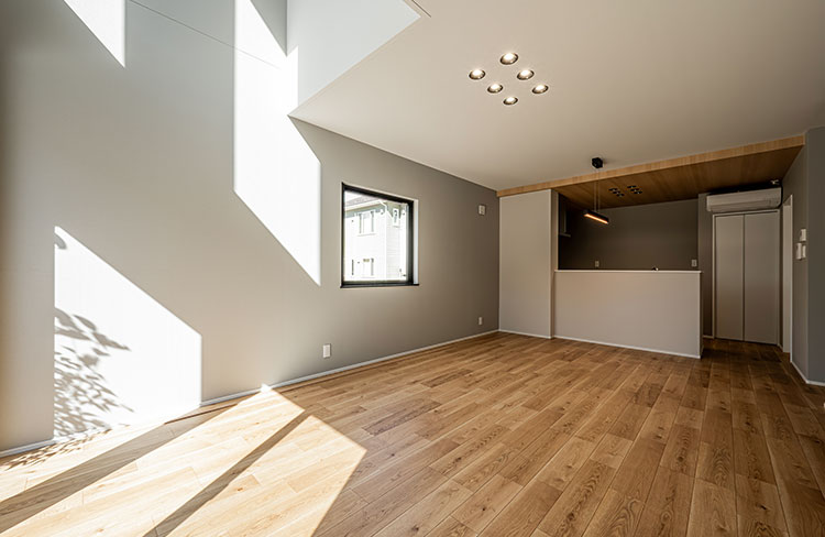 静かな美しさが息づくグレーカラーのモダンな暮らし