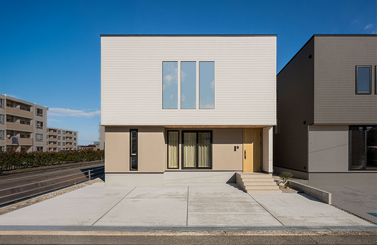 白×ベージュの穏やかな住まい