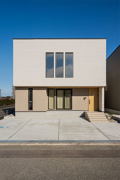 白×ベージュの穏やかな住まい