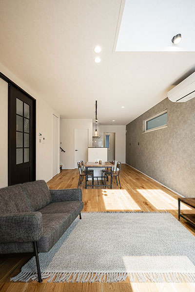 静かな無骨さが魅力のインダストリアルデザイン