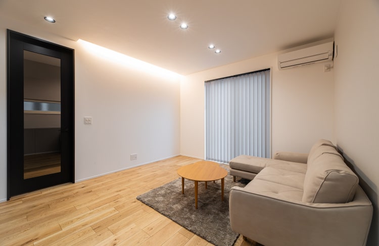 陽光と照明が演出する、洗練されたこだわりの住まい