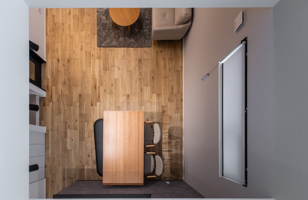 陽光と照明が演出する、洗練されたこだわりの住まい