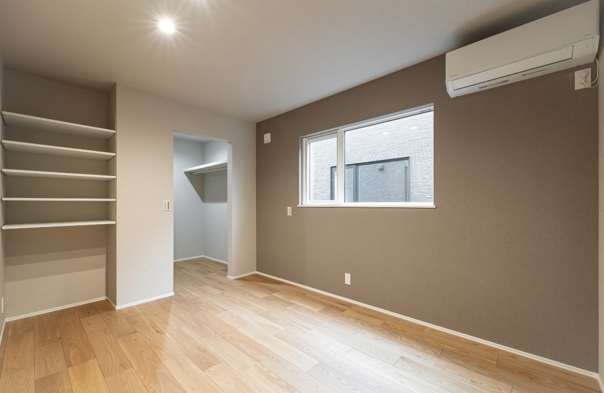 吹抜け×下がり天井が彩る、明るく上質な暮らし